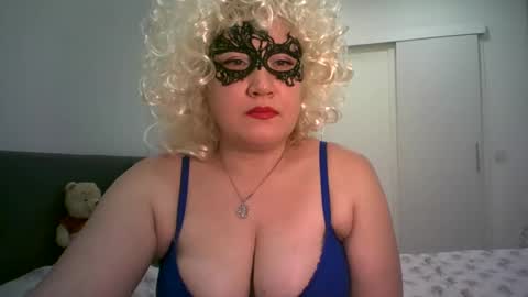 Snapshot of lindaxsmile chatting on March 2025 08:53:01 PM LindaXSmile online show from March 2025 08:53:01 PM