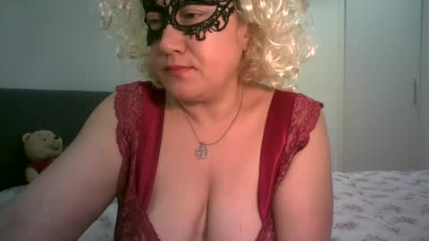 Snapshot of lindaxsmile chatting on March 2025 08:38:02 PM LindaXSmile online show from March 2025 08:38:02 PM