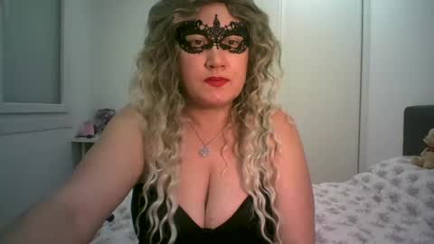 Snapshot of lindaxsmile chatting on March 2025 09:51:01 PM LindaXSmile online show from March 2025 09:51:01 PM
