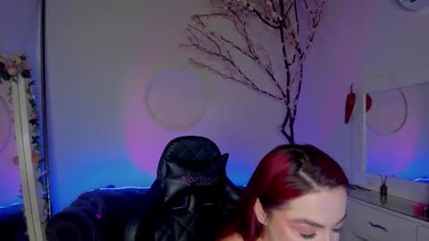 Snapshot of lindsay_khaleesi chatting on October 2025 05:51:02 AM Lindsay online show from October 2025 05:51:02 AM