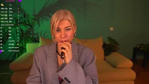 lindsi_luvviv online show from April 2026 04:33:01 PM