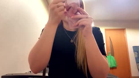 Snapshot of linncrisafi chatting on February 2026 09:04:01 PM Rose online show from February 2026 09:04:01 PM