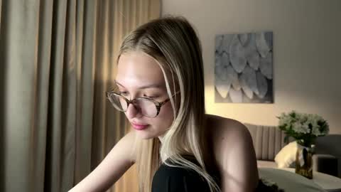 Emma online show from April 2026 09:39:33 PM