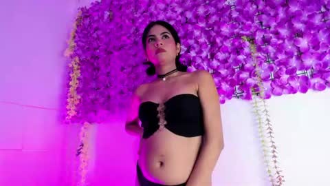 Snapshot of linnet_laur chatting on July 2026 02:51:01 AM laura online show from July 2026 02:51:01 AM