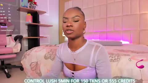 Snapshot of linsyadams chatting on December 2024 12:07:01 AM online show from December 2024 12:07:01 AM