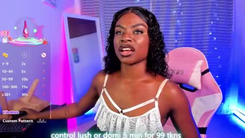 Snapshot of linsyadams chatting on September 2025 03:06:01 AM online show from September 2025 03:06:01 AM