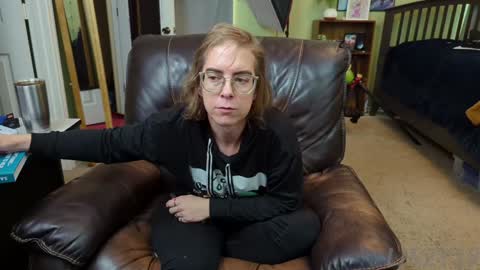 Snapshot of linzy19 chatting on January 2025 08:52:02 PM Linzy19 online show from January 2025 08:52:02 PM