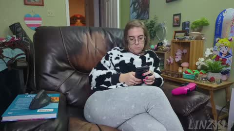 Snapshot of linzy19 chatting on January 2025 03:50:02 AM Linzy19 online show from January 2025 03:50:02 AM