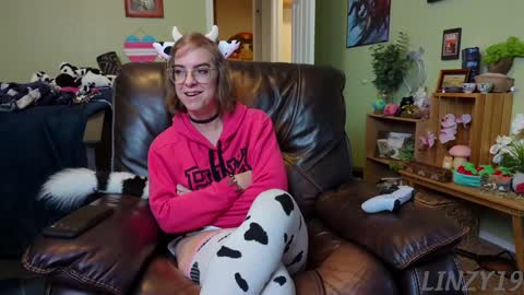 Snapshot of linzy19 chatting on January 2025 08:04:01 PM Linzy19 online show from January 2025 08:04:01 PM