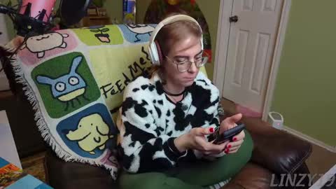 Snapshot of linzy19 chatting on February 2025 03:23:02 AM Linzy19 online show from February 2025 03:23:02 AM