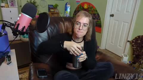 Snapshot of linzy19 chatting on February 2025 04:26:01 PM Linzy19 online show from February 2025 04:26:01 PM