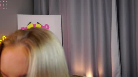 Snapshot of lipswithsmileonthem chatting on November 2025 01:00:02 AM Amelia online show from November 2025 01:00:02 AM