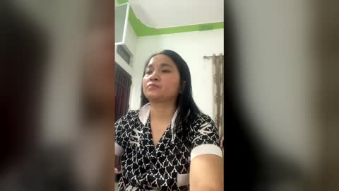 lisa_hanw online show from April 2026 03:37:02 PM