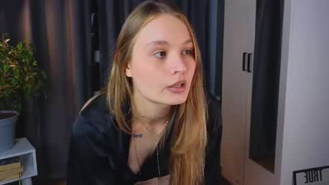 Snapshot of lisa_schiele chatting on September 2025 08:12:02 PM Elisabeth or Lisa online show from September 2025 08:12:02 PM