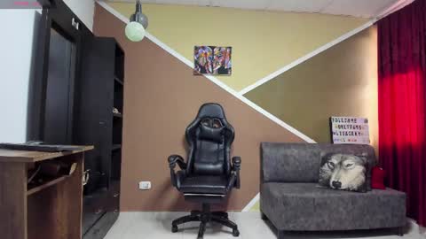 Snapshot of lisagray_1 chatting on June 2026 07:35:01 PM Lisa Gray Independent Model online show from June 2026 07:35:01 PM