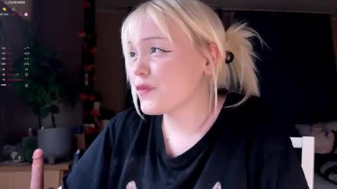 -Lisa- Help me to reach 100 thumbs up3 online show from December 2025 08:14:01 PM