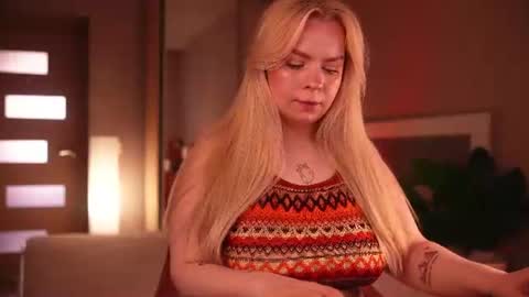 Snapshot of lisalovesweet chatting on June 2026 07:49:01 AM Lisa online show from June 2026 07:49:01 AM