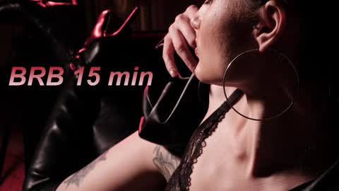 Snapshot of lisamooore chatting on November 2025 06:02:02 AM Lisa Moore online show from November 2025 06:02:02 AM