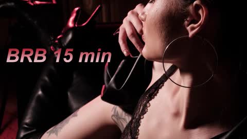 Snapshot of lisamooore chatting on November 2025 01:25:02 PM Lisa Moore online show from November 2025 01:25:02 PM