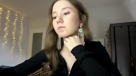 lisasmall online show from June 2026 06:29:02 PM