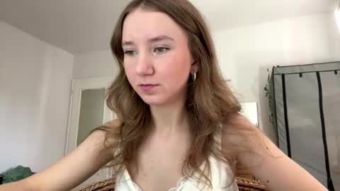 lisasmall online show from June 2026 02:06:01 PM