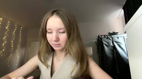 lisasmall online show from July 2026 06:21:01 PM