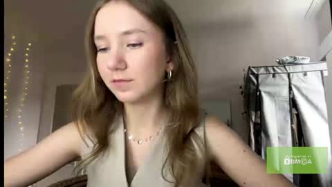 lisasmall online show from July 2026 04:44:01 PM