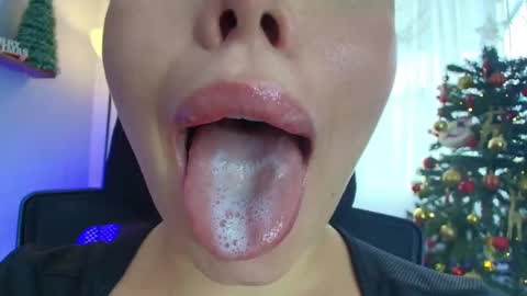 Lisbet online show from December 2024 07:28:02 PM