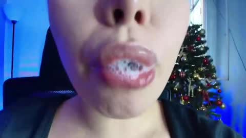 Lisbet online show from December 2024 10:09:01 PM