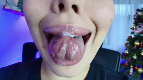 Lisbet online show from December 2024 10:34:02 PM