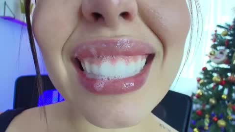 Lisbet online show from January 2025 06:36:02 PM