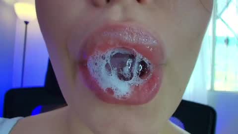 Lisbet online show from January 2025 06:52:01 PM