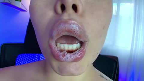 Lisbet online show from January 2025 10:08:02 PM