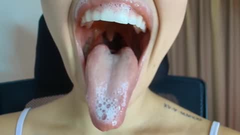 Lisbet online show from March 2026 10:31:02 PM