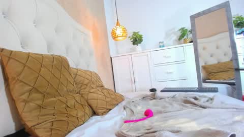 L I S S A  online show from February 2025 06:55:01 AM