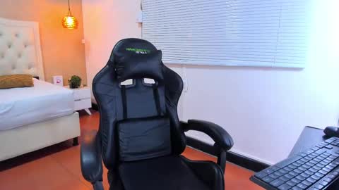 L I S S A  online show from February 2025 03:42:01 AM