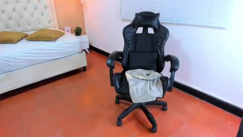 L I S S A  online show from February 2025 09:43:02 AM