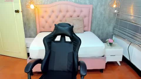 L I S S A  online show from April 2026 03:02:01 AM