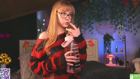 Snapshot of lissa_meooow chatting on October 2025 05:18:02 AM your Liza again. Next stream Dec. 1 at 2 or 3 GMT online show from October 2025 05:18:02 AM