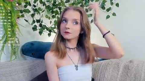 Snapshot of little__caprice chatting on June 2026 08:06:02 AM Bella online show from June 2026 08:06:02 AM