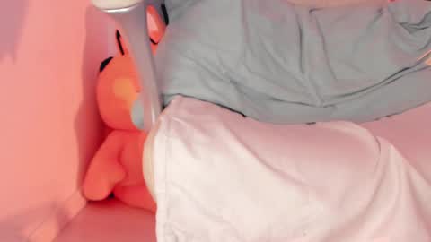 Snapshot of little_eli chatting on February 2025 10:11:01 PM Help me reach 100 likes online show from February 2025 10:11:01 PM