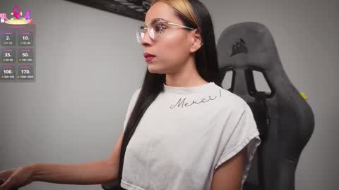 Snapshot of little_eli chatting on November 2025 07:14:01 PM Help me reach 100 likes online show from November 2025 07:14:01 PM