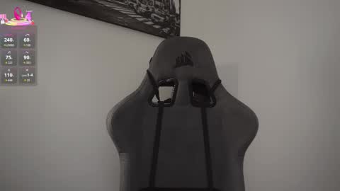 Snapshot of little_eli chatting on December 2025 07:08:02 PM Help me reach 100 likes online show from December 2025 07:08:02 PM