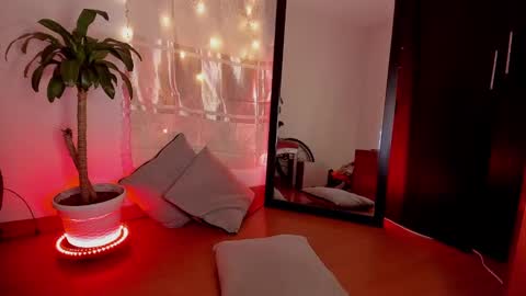 Snapshot of little_emilyd chatting on December 2024 02:32:01 AM Emily online show from December 2024 02:32:01 AM