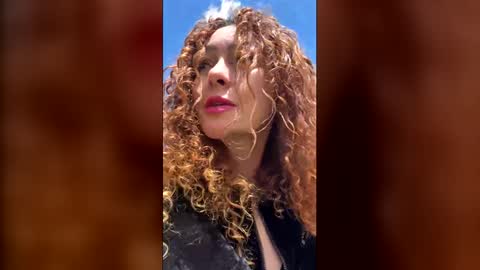 Izzi online show from May 2026 06:05:01 PM