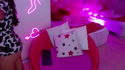 Paulette online show from November 2025 04:33:02 AM