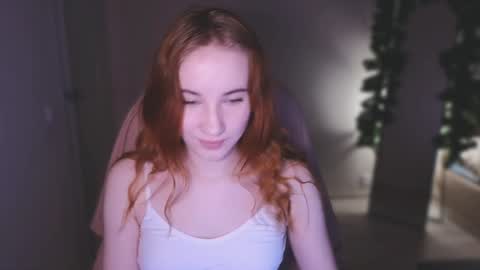 Snapshot of little_pretty_woman chatting on December 2024 08:10:02 PM little_pretty_woman online show from December 2024 08:10:02 PM