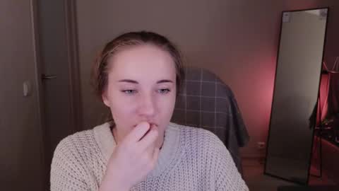 Snapshot of little_pretty_woman chatting on October 2025 07:02:01 PM little_pretty_woman online show from October 2025 07:02:01 PM