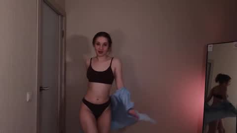 Snapshot of little_pretty_woman chatting on October 2025 06:50:02 PM little_pretty_woman online show from October 2025 06:50:02 PM