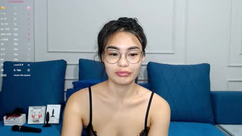 Snapshot of little_v1rgin_angel chatting on November 2025 12:37:02 PM Kwan online show from November 2025 12:37:02 PM